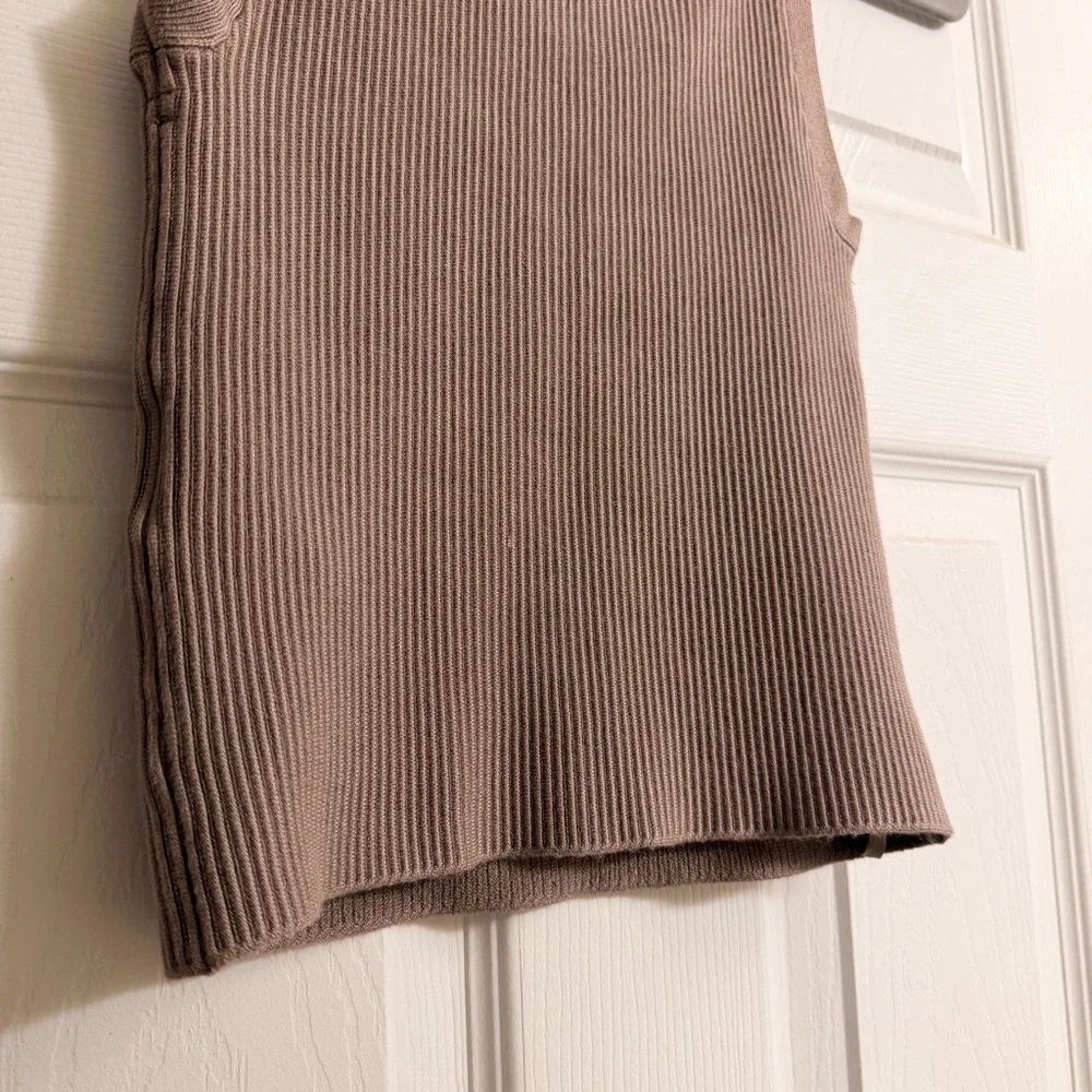 A&F Ottoman High-Neck Top Taupe - Picture 7 of 8